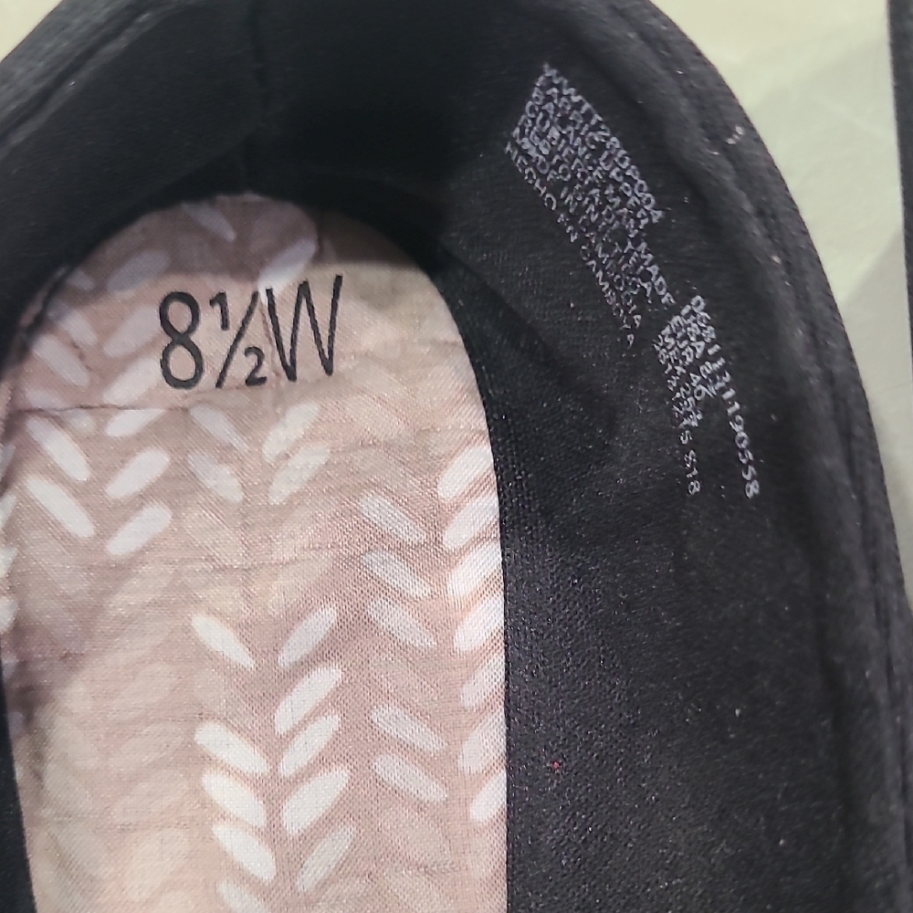 Time and Tru Black Flats with Floral Detail - Picture 3 of 6